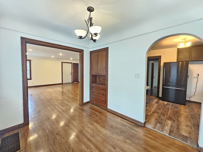 Building Photo - 829 S Ivory St