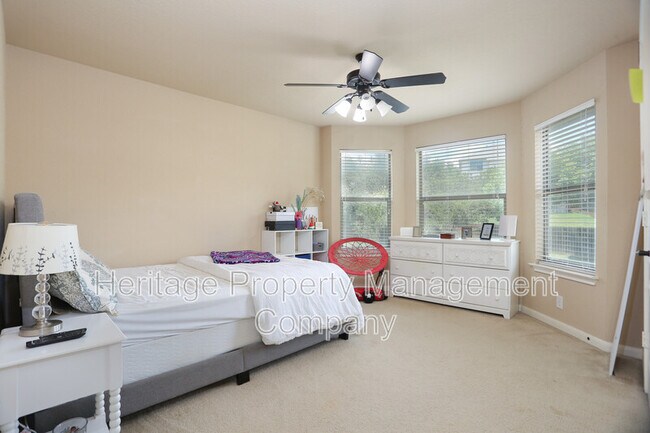 Building Photo - 611 Oxalis