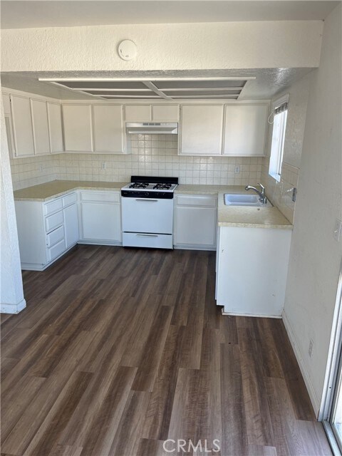 Building Photo - 402 S Ola Vista