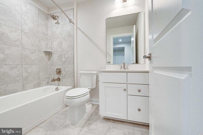 Building Photo - 14055 Sunrise Valley Dr