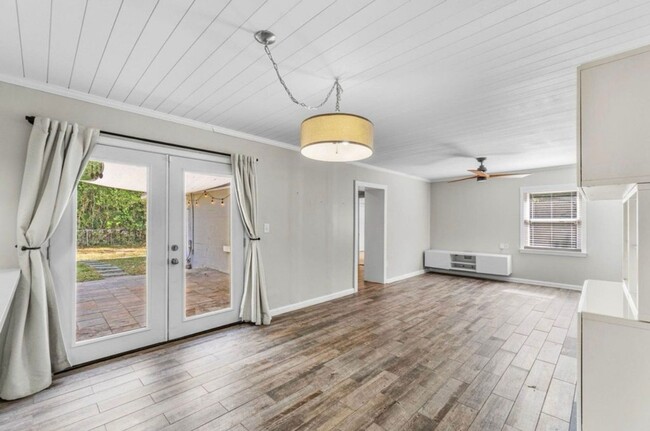 Building Photo - Charming 3-Bedroom Home in Pensacola!