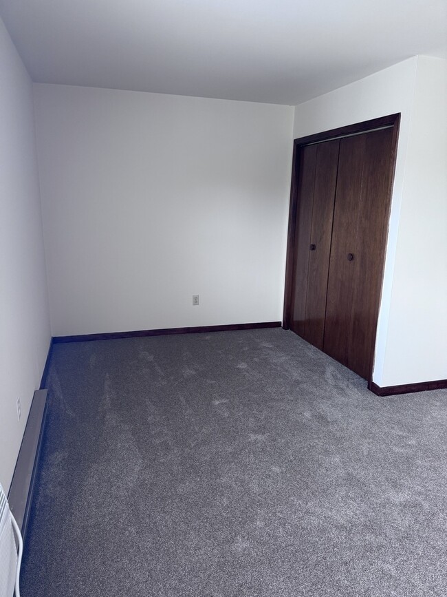 Building Photo - 207 W Hydraulic Ave