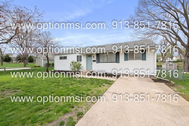 Primary Photo - Ranch home available NOW!