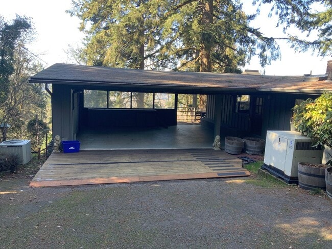Primary Photo - 3 Bedroom House in Hendrick's Park Area