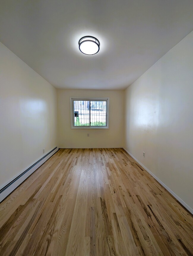 Building Photo - 45 E 51st St