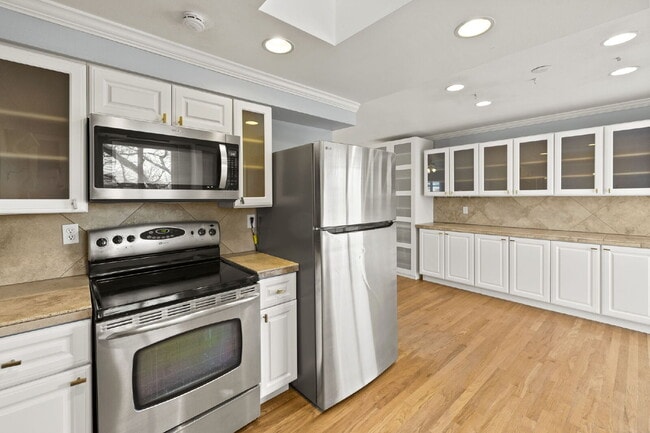 Building Photo - Spacious Split-Level Home with Beautiful Kitchen, Large Deck, and Fully Fenced Yard