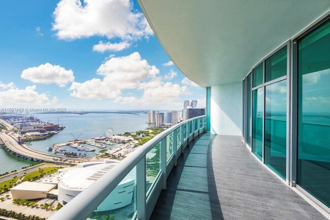 Building Photo - 900 Biscayne Blvd