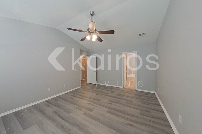 Building Photo - 2720 Edgemere Dr