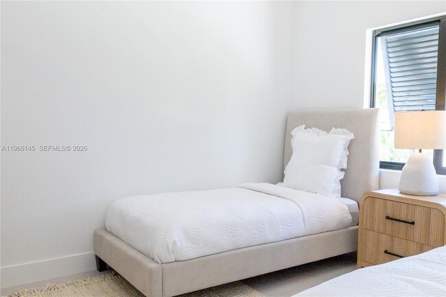 Building Photo - 1420 SW 17th St