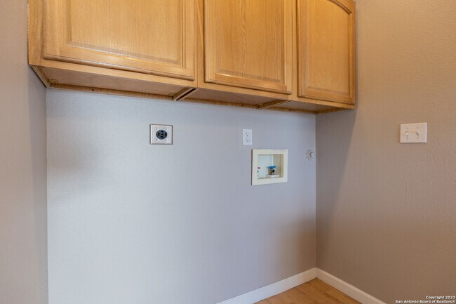 Building Photo - 3727 Aragon Dr