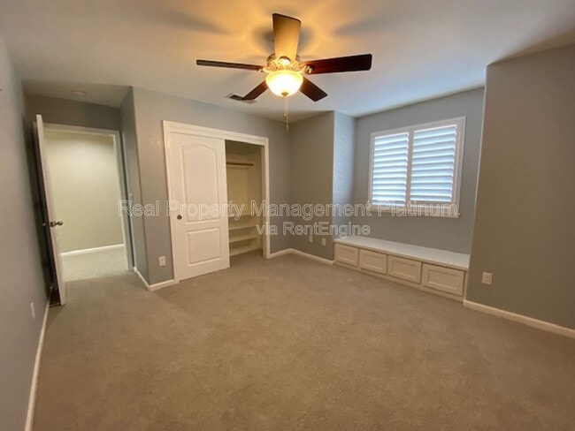 Building Photo - 2927 E Solar Ave