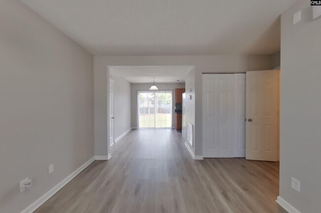 Building Photo - 131 Quiet Grove Dr