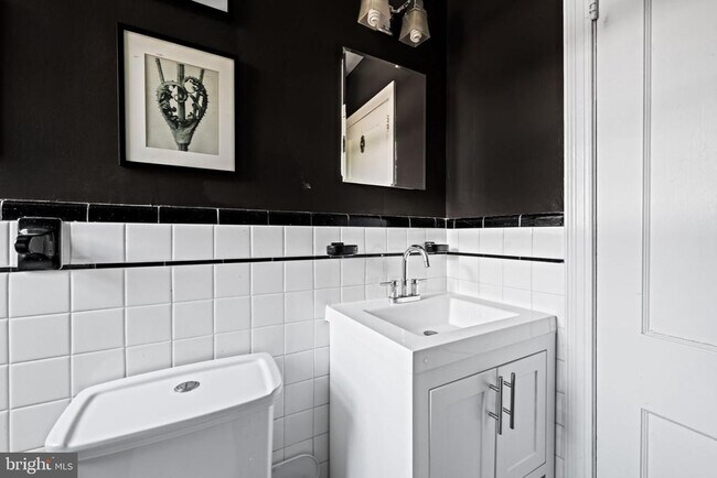 Building Photo - 1623 Jonquil St NW