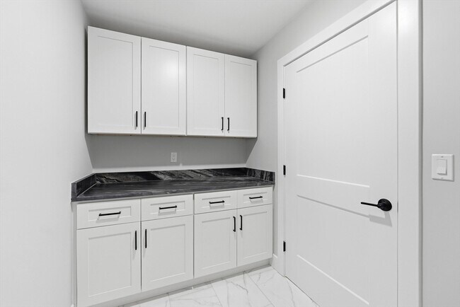 Building Photo - 6 Barrows Rd