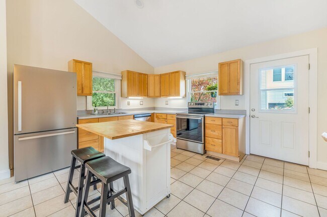 Building Photo - Asheville Rental!
