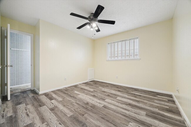 Building Photo - 1306 S Kirkwood Rd