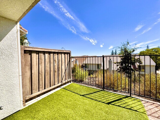 Building Photo - 4378 Conejo Dr