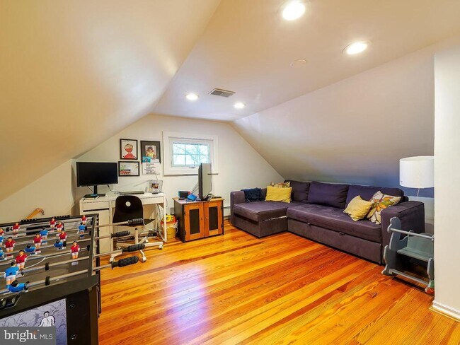 Building Photo - 5534 Nevada Ave NW