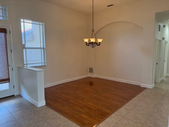 Building Photo - 4 Bedroom 3 Bath Single Family Home Laurel...