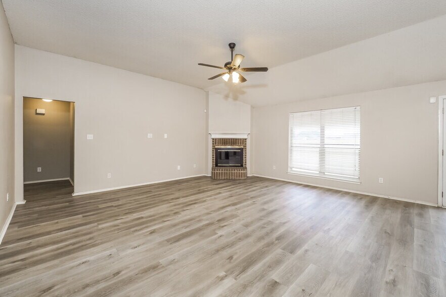 Building Photo - 317 Willowstone Trail