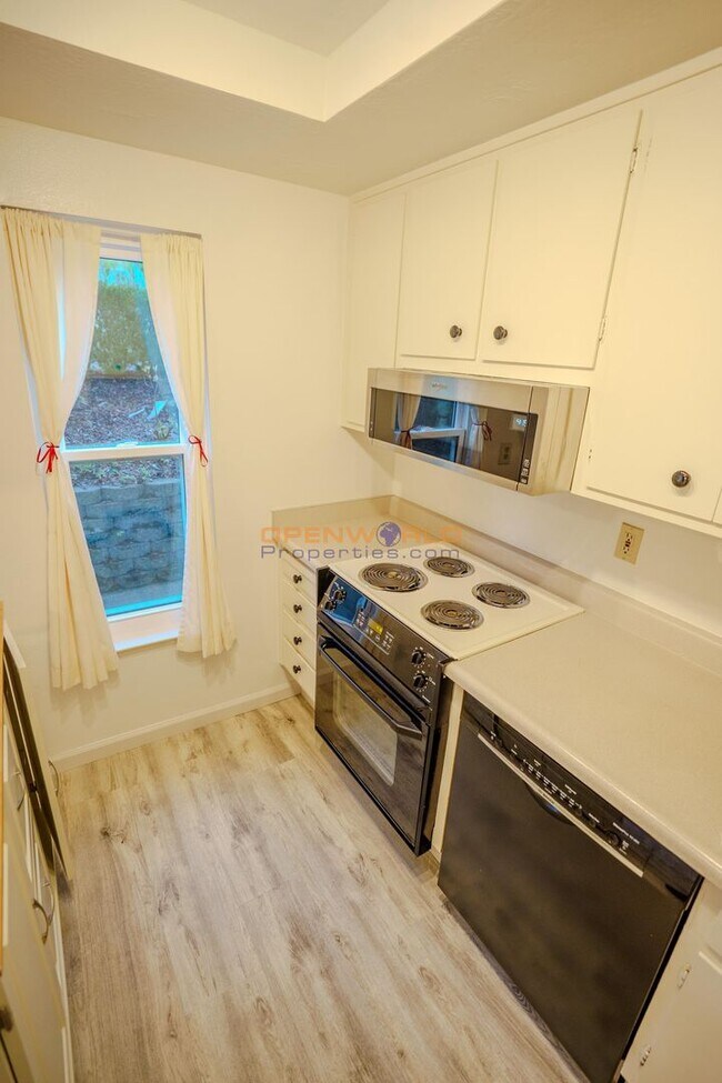 Building Photo - Rossmoor 55+ Living — One BR/One BA Del Monte Model (733 SF) — Peaceful, Updated, Sun-Filled Home