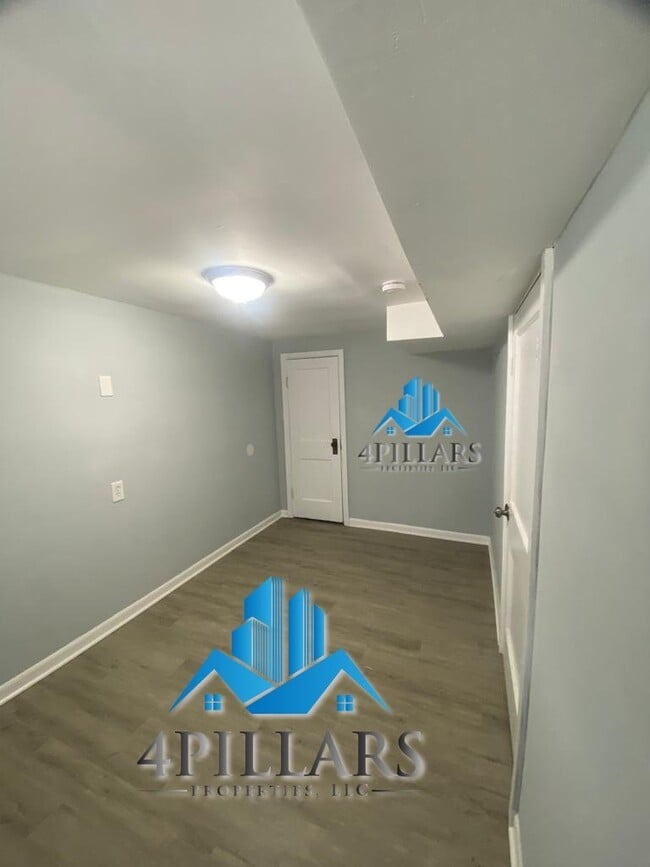 Building Photo - Charming 2 Bedroom, 1 Bath Apartment for Rent