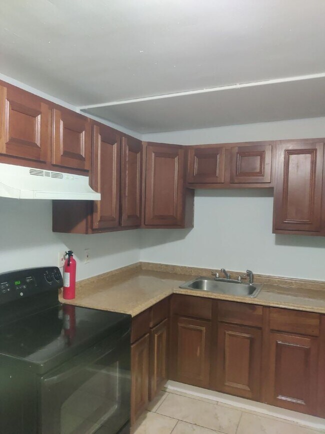 Building Photo - 384 Tilghman St