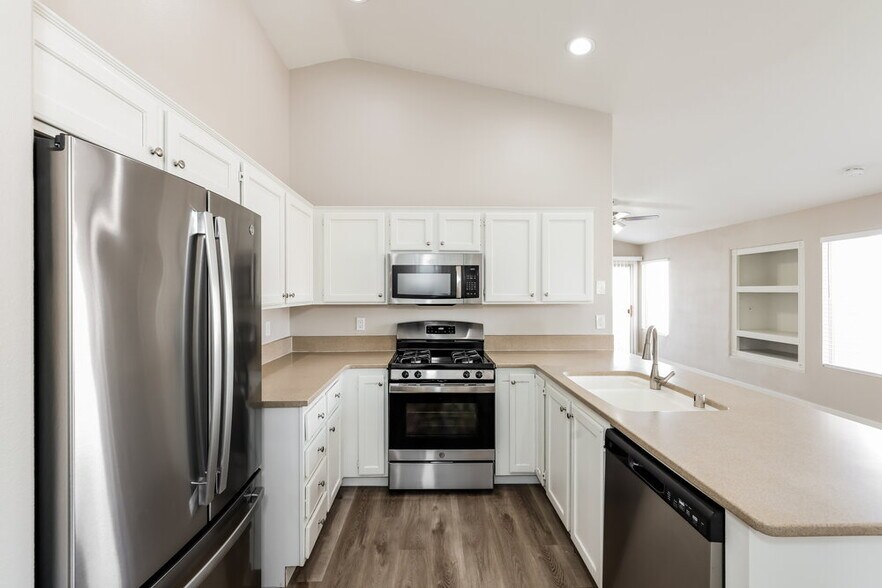 Building Photo - 646 Maccabe Ave