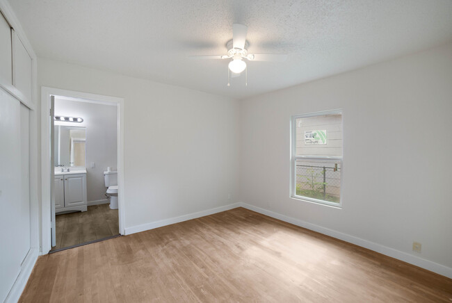 Building Photo - 127 Antrim Dr