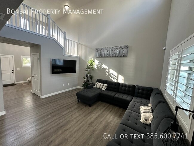 Building Photo - 1524 W Parkview Dr