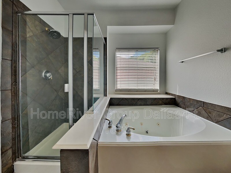 Building Photo - 11528 Henderson Dr