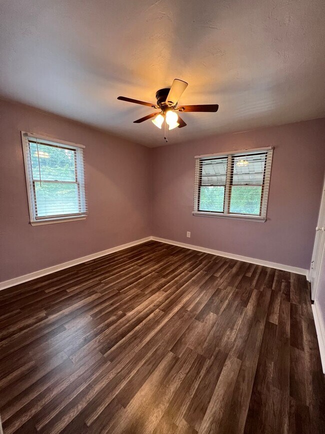 Building Photo - Newly Updated 3 Bed, 2 Bath Home on a Quiet Street in Brentwood- Available 7/15!
