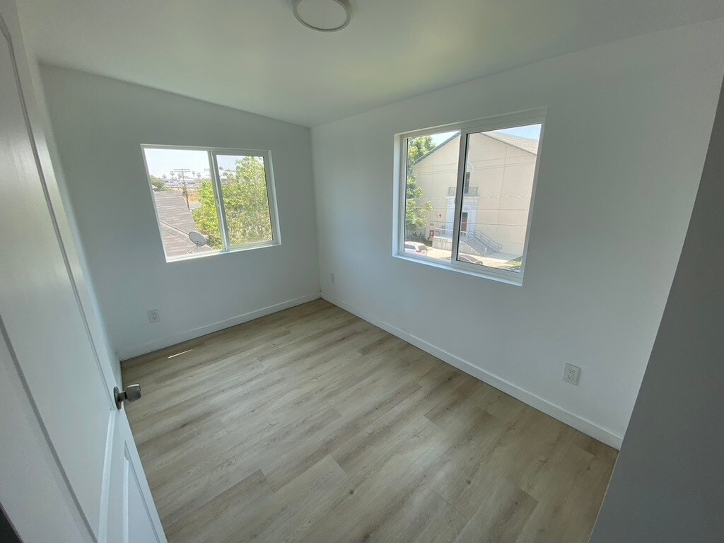 Building Photo - 1917 E 2nd St