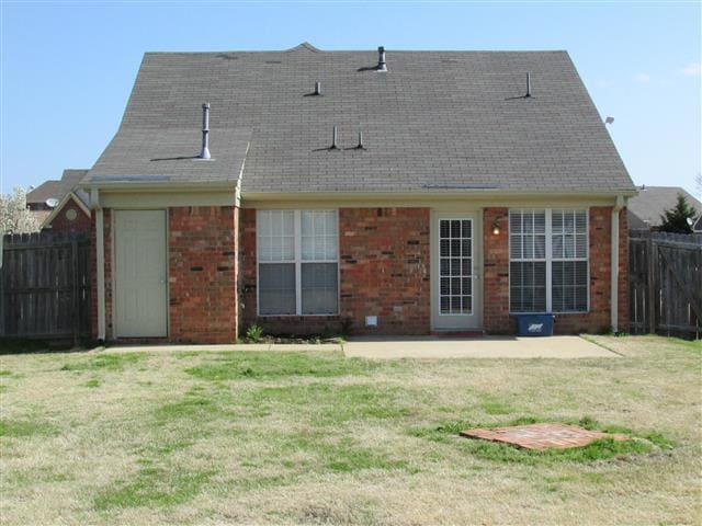 Building Photo - Olive Branch - 3 Bedroom, 2 Full bath Split Plan with Patio and Wood Privacy Fenced in Yard - Ove...