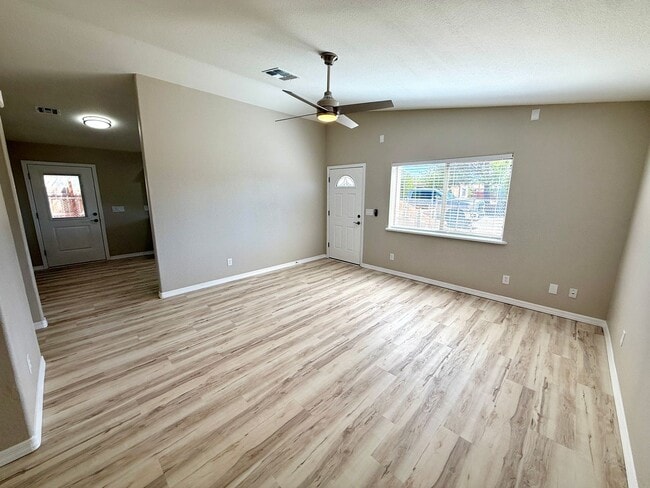 Building Photo - Beautifully Updated 3 Bedroom, 2 Bathroom ...