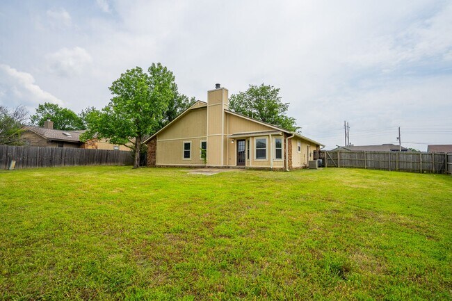Building Photo - Charming 3-Bedroom, 2-Bath Home in Broken ...