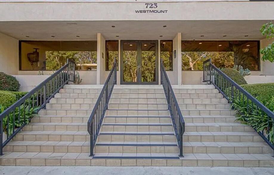 Building Photo - 723 Westmount Dr