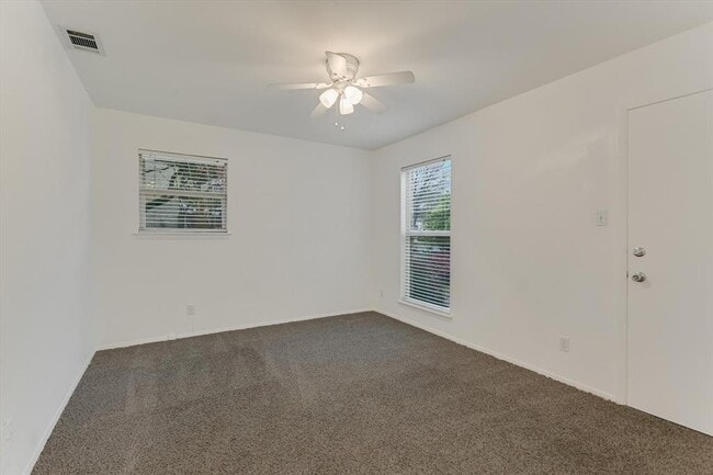 Building Photo - 3207 Eanes Cir