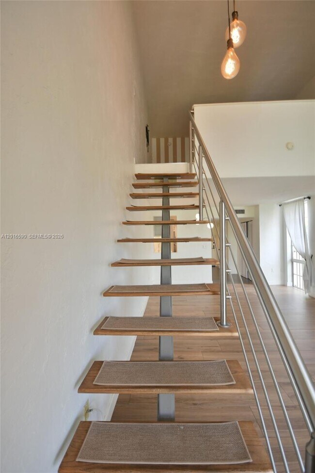 Building Photo - 6884 N Kendall Dr