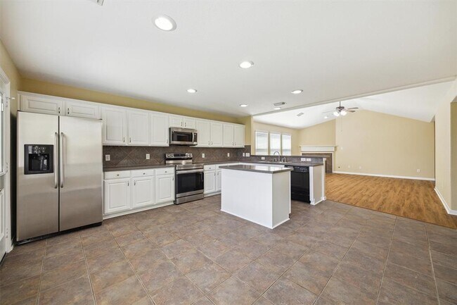 Building Photo - 4030 Mt Everest Way