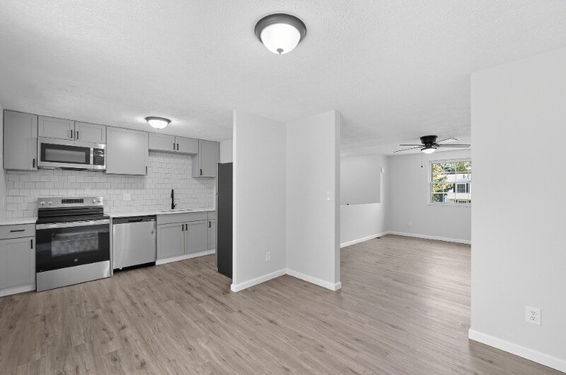 Building Photo - 7 Waterside Way