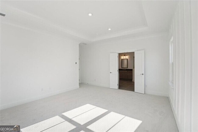 Building Photo - 2815 Medford Dr