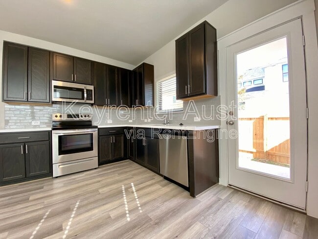 Building Photo - 520 Fieldwood Dr