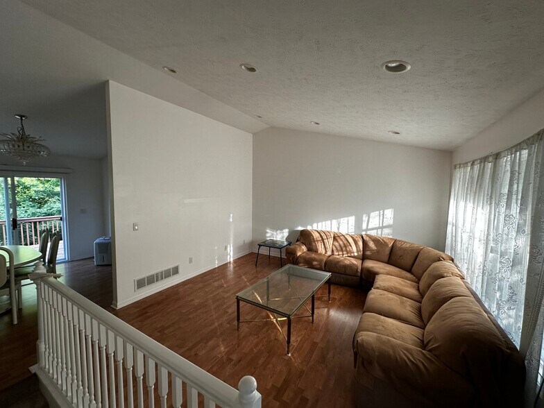 Building Photo - 4438 Morningside Dr SE