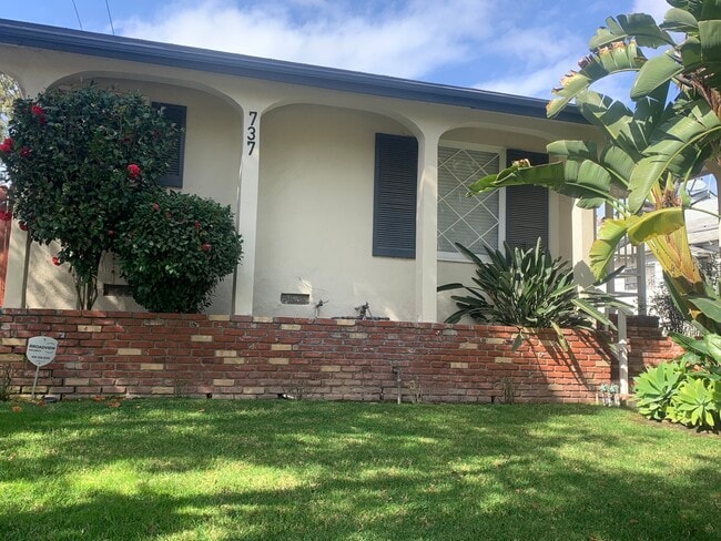 Building Photo - 737 Venice Way