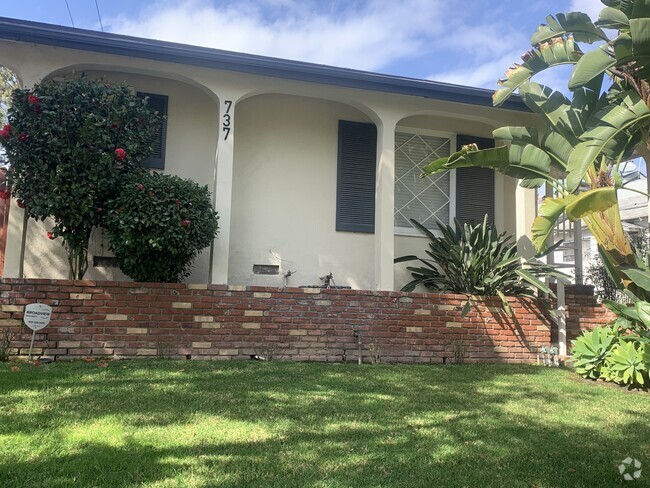 Building Photo - 737 Venice Way