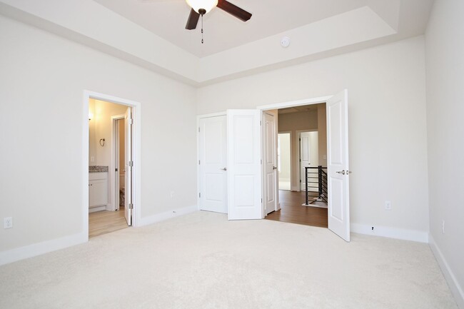 Building Photo - Beautiful Light-Filled Avinity Townhome