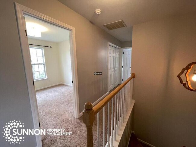 Building Photo - 4 Bed 2.5 Bath House with Great Yard