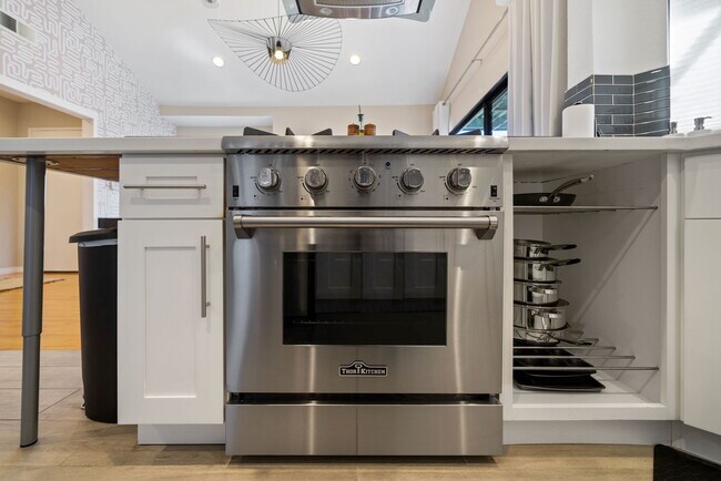 Building Photo - 12841 Forest Dr