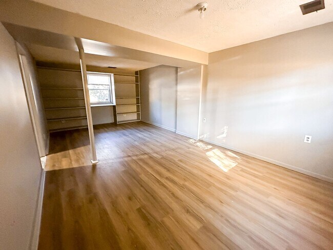 Building Photo - 8415 E 34th St